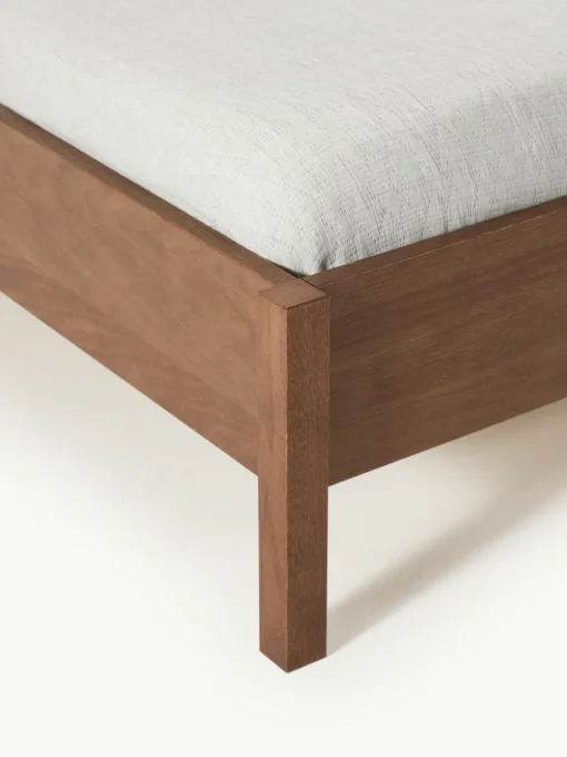 Holzbett Jones mit Kopfteil aus Bouclé