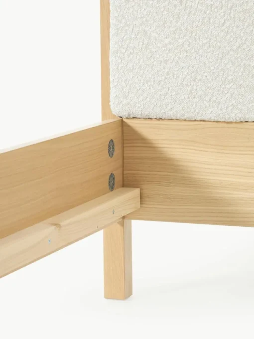 Holzbett Jones mit Kopfteil aus Bouclé
