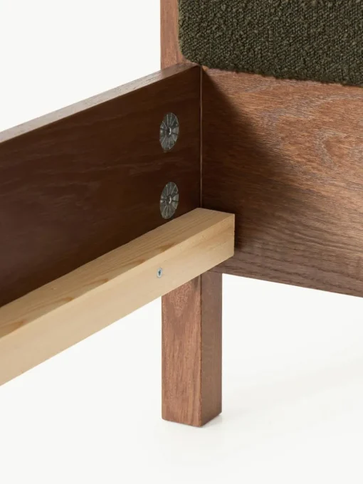 Holzbett Jones mit Kopfteil aus Bouclé