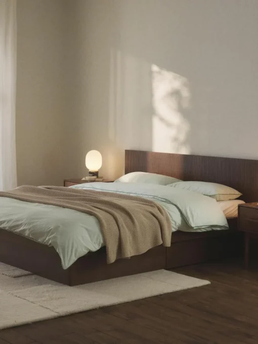 Holzbett Sato mit Schubladen und Kopfteil