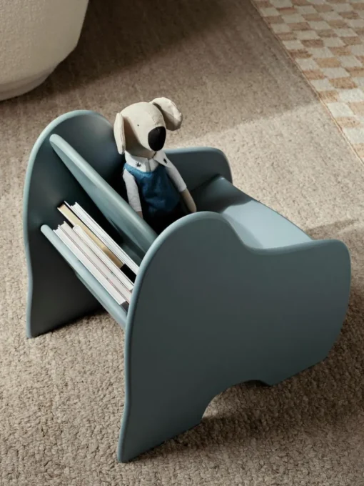 Holz-Loungekinderstuhl Slope mit Bücherregal