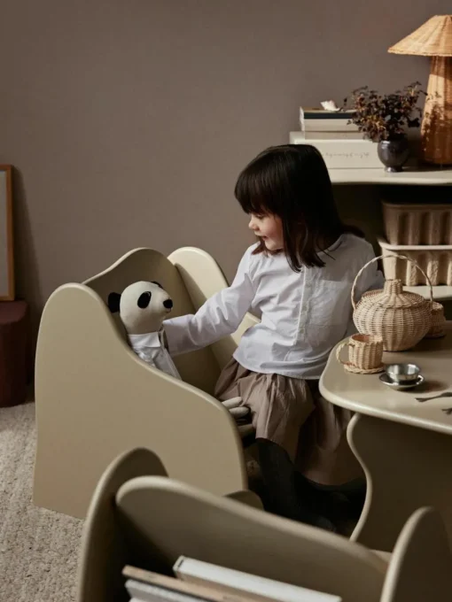 Holz-Loungekinderstuhl Slope mit Bücherregal