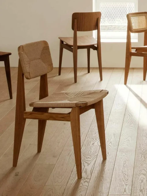 Holzstuhl C-Chair aus Walnussholz mit geflochtener Sitzfläche