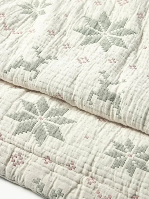 Jacquard-Tagesdecke Cianna mit Weihnachtsmuster