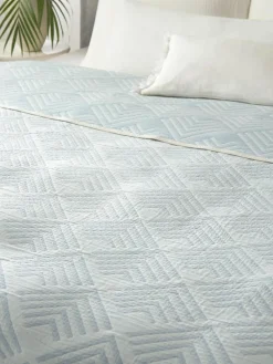 Jacquard-Tagesdecke Milano mit grafischem Muster