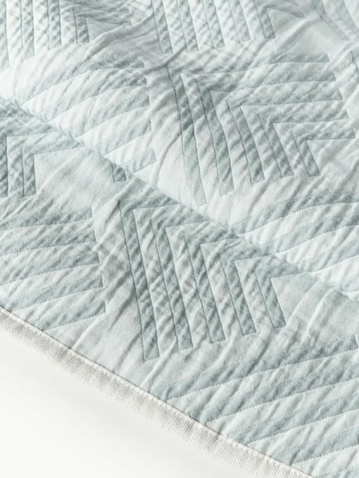 Jacquard-Tagesdecke Milano mit grafischem Muster