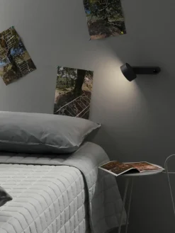 Kleine LED-Wandleuchte Toggle mit verstellbarem Lampenschirm