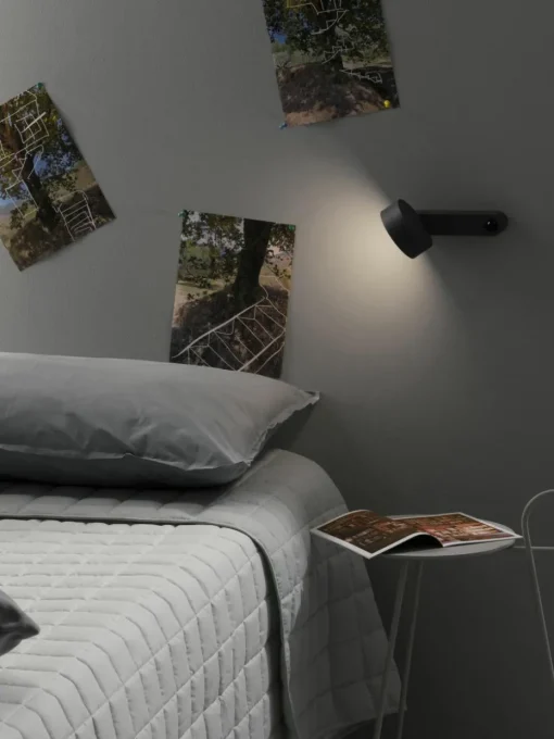 Kleine LED-Wandleuchte Toggle mit verstellbarem Lampenschirm