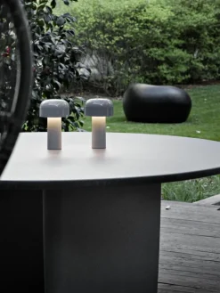 Kleine mobile LED-Tischlampe Bellhop, dimmbar