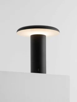 Kleine mobile LED-Tischlampe Takku, dimmbar