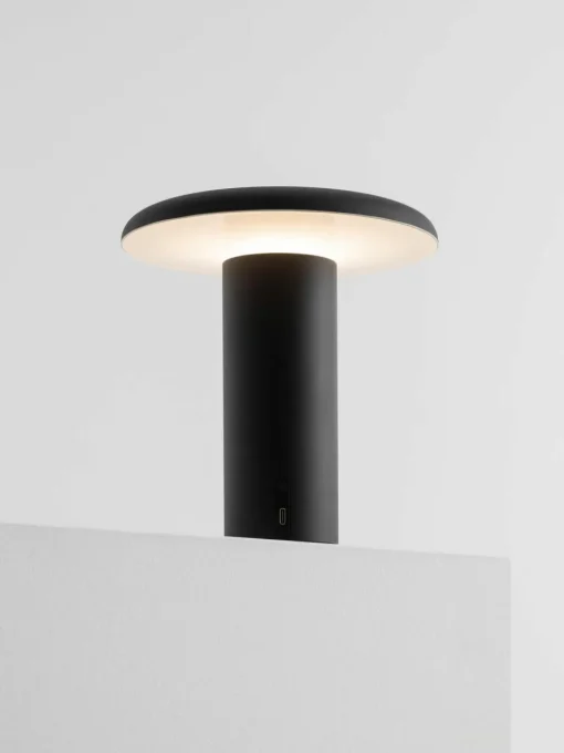 Kleine mobile LED-Tischlampe Takku, dimmbar