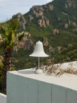 Kleine mobile LED-Tischlampe Pantop, Design Verner Panton