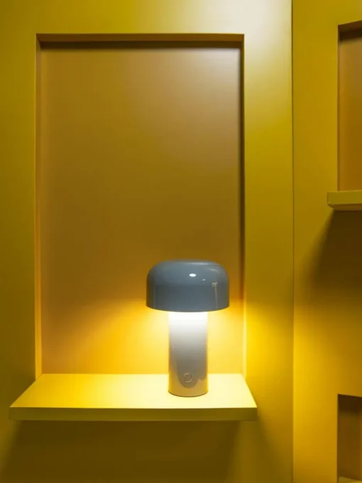 Kleine mobile LED-Tischlampe Bellhop, dimmbar