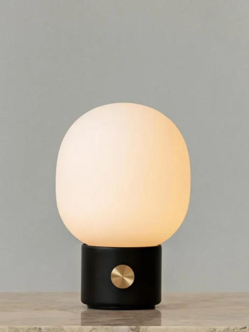 Kleine mobile Tischlampe JWDA mit USB-Anschluss, dimmbar