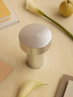Kleine mobile Tischlampe Column, dimmbar