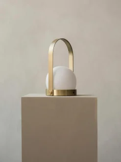Kleine mobile Tischlampe Carrie, dimmbar