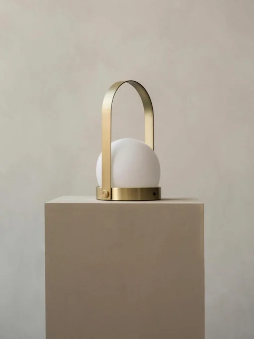 Kleine mobile Tischlampe Carrie, dimmbar