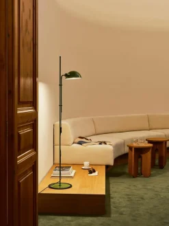 Kleine Stehlampe Funiculí mit verstellbarem Lampenschirm