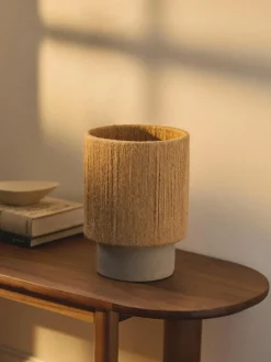 Kleine Tischlampe Galea aus Jute