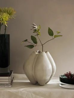 Kleine Vase Frida aus Steingut, H 19 cm