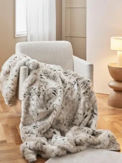 Kuscheldecke Skins aus Kunstfell in Schneeleoparden-Optik
