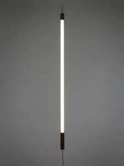 LED-Wandleuchte Linea mit Stecker
