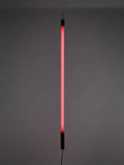 LED-Wandleuchte Linea mit Stecker