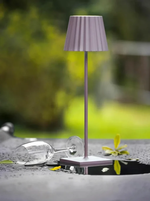 Mobile dimmbare LED-Außentischlampe Trellia