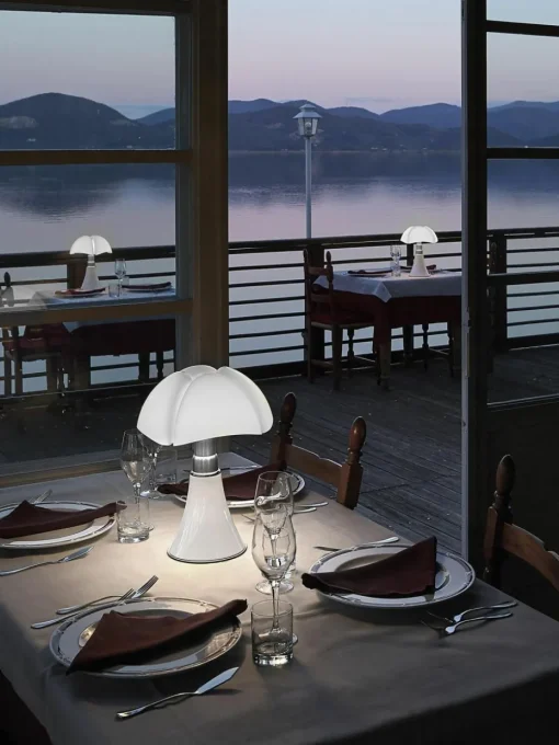 Mobile dimmbare LED-Tischlampe Pipistrello