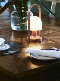 Mobile LED-Tischlampe FollowMe mit verstellbarem Lampenschirm, dimmbar