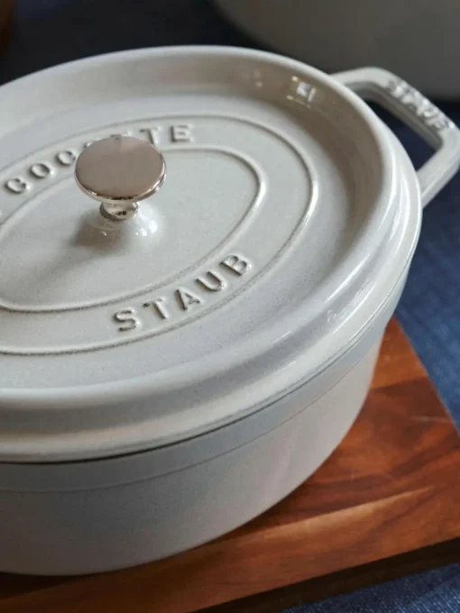 Ovaler Bräter La Cocotte aus Gusseisen