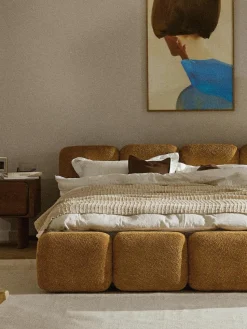 Polsterbett Tayla aus Teddy-Bouclé mit Stauraum
