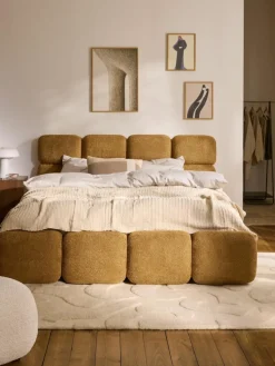 Polsterbett Tayla aus Teddy-Bouclé mit Stauraum