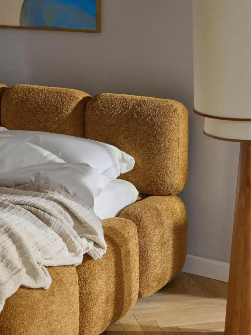 Polsterbett Tayla aus Teddy-Bouclé mit Stauraum