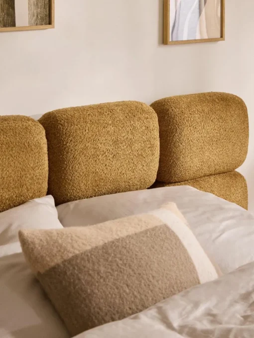Polsterbett Tayla aus Teddy-Bouclé mit Stauraum