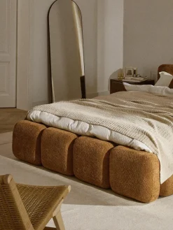 Polsterbett Tayla aus Teddy-Bouclé mit Stauraum