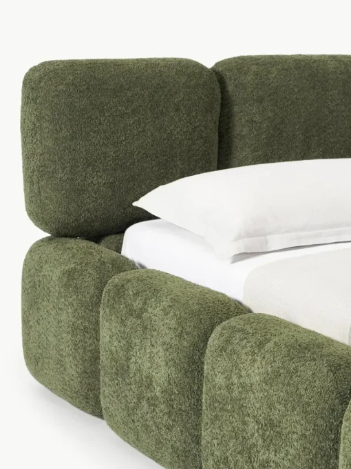 Polsterbett Tayla aus Teddy-Bouclé mit Stauraum
