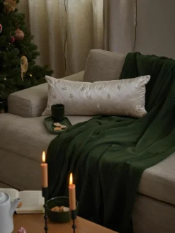 Samt-Kissenhülle Isadora mit weihnachtlicher Stickerei