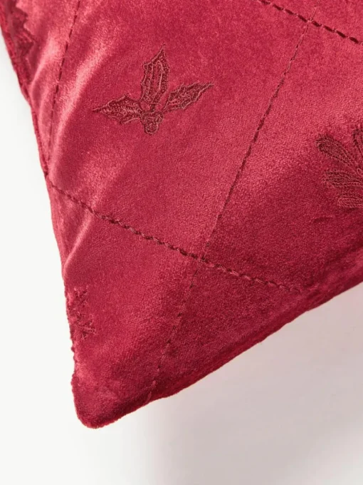 Samt-Kissenhülle Isadora mit weihnachtlicher Stickerei