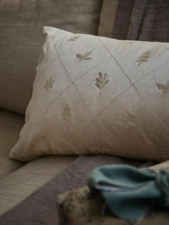 Samt-Kissenhülle Isadora mit weihnachtlicher Stickerei
