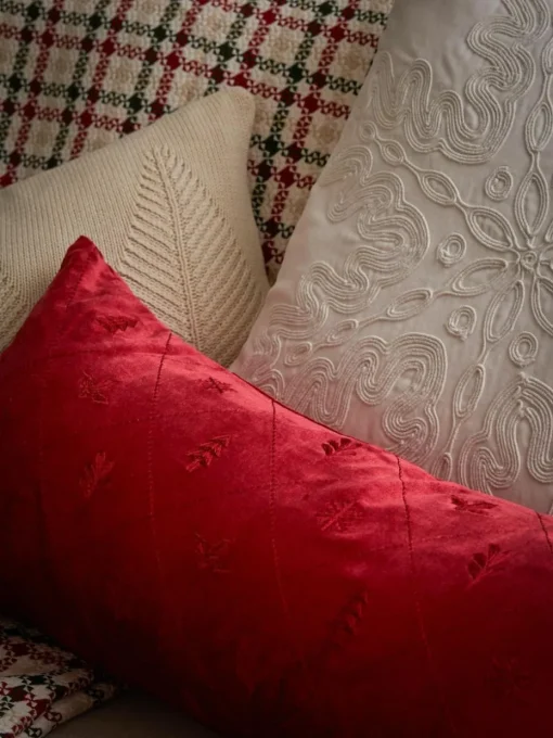 Samt-Kissenhülle Isadora mit weihnachtlicher Stickerei