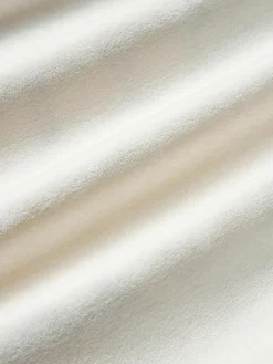 Samt-Kissenhülle Rosaline mit gesticktem Weihnachtskranz