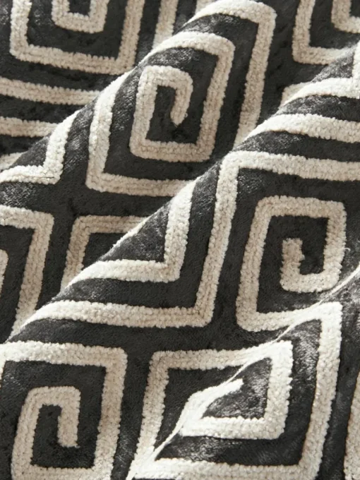 Samt-Kissenhülle Solenne mit Chenille-Stickerei