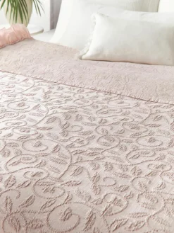 Strukturierte Baumwoll-Decke Clara mit Rüschen und floralem Muster
