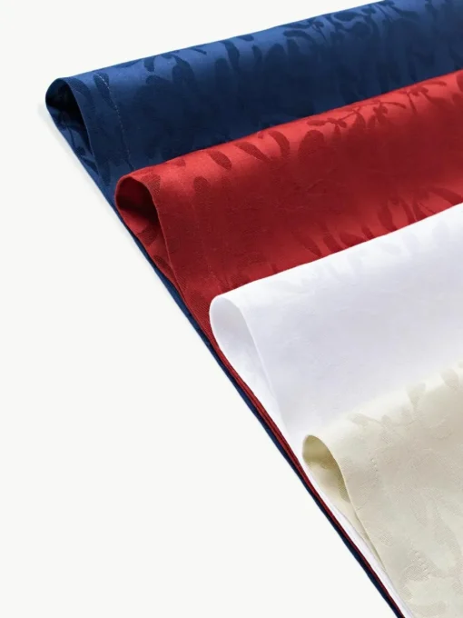 Tischläufer Hollyn mit winterlichem Motiv