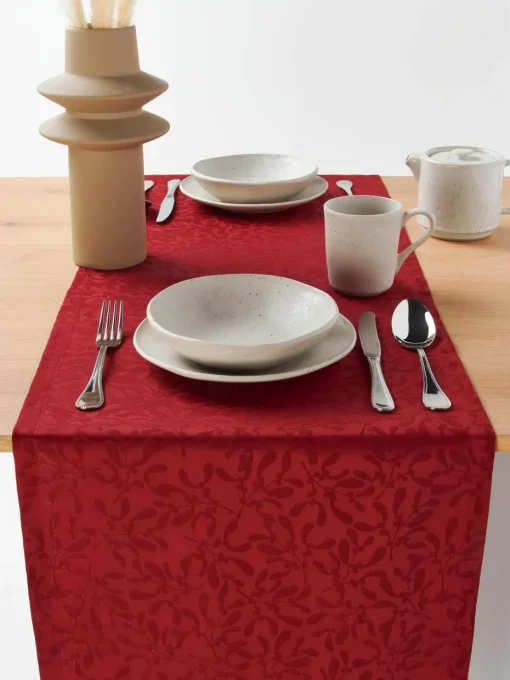 Tischläufer Hollyn mit winterlichem Motiv