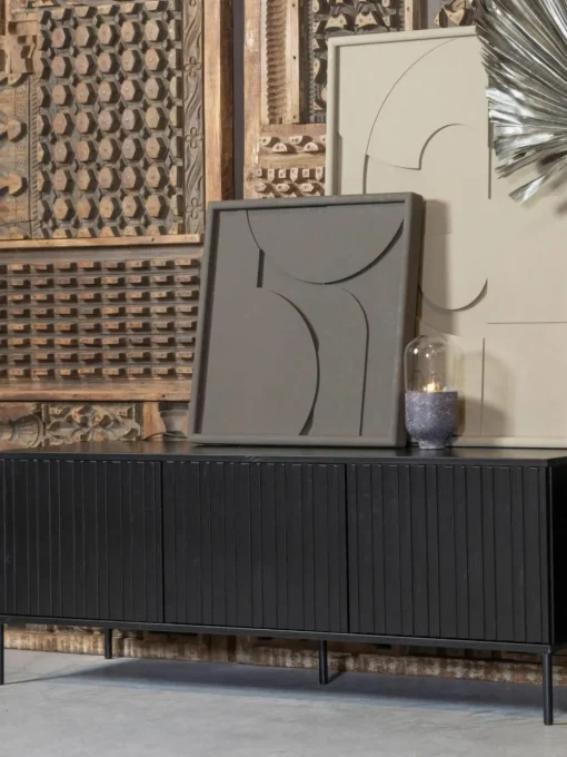 TV-Lowboard Avourio aus Kiefernholz mit geriffelter Front, 3-türig