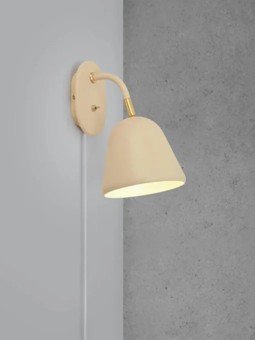 Verstellbare Wandleuchte Mala mit Stecker