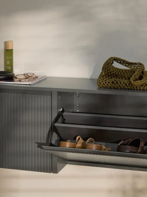 Wand-Schuhschrank Shea mit Klappfächern und geriffelter Front