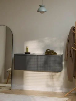 Wand-Schuhschrank Shea mit Klappfächern und geriffelter Front
